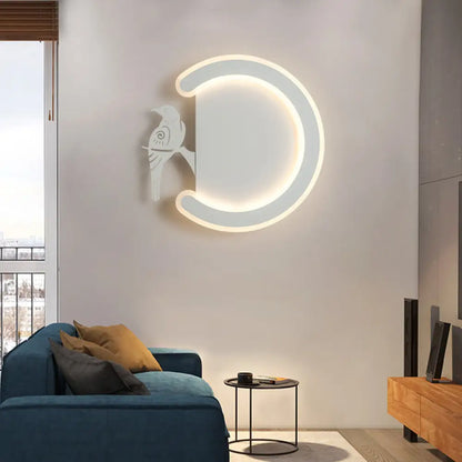 Aplique de pared contemporáneo DecorBites™ en forma de C de acrílico con diseño de pájaro – Lámpara LED de luz blanca cálida