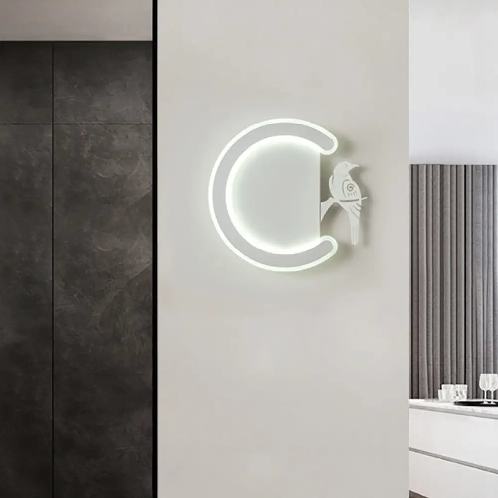 Aplique de pared contemporáneo DecorBites™ en forma de C de acrílico con diseño de pájaro – Lámpara LED de luz blanca cálida