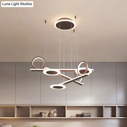 Lámpara de araña LED contemporánea de acrílico: Lámpara colgante tipo anillo color café en blanco cálido, 80 cm/99 cm de ancho