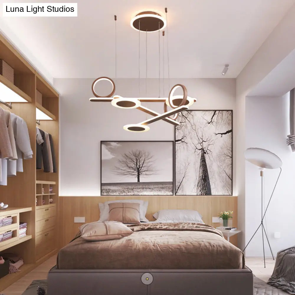 Lámpara de araña LED contemporánea de acrílico: Lámpara colgante tipo anillo color café en blanco cálido, 80 cm/99 cm de ancho