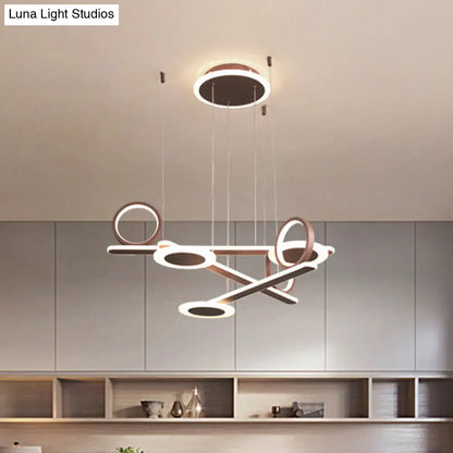 Lámpara de araña LED contemporánea de acrílico: Lámpara colgante tipo anillo color café en blanco cálido, 80 cm/99 cm de ancho