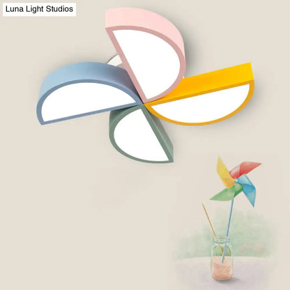 Lámpara de techo LED contemporánea DecorBites™ de acrílico blanco para dormitorio infantil