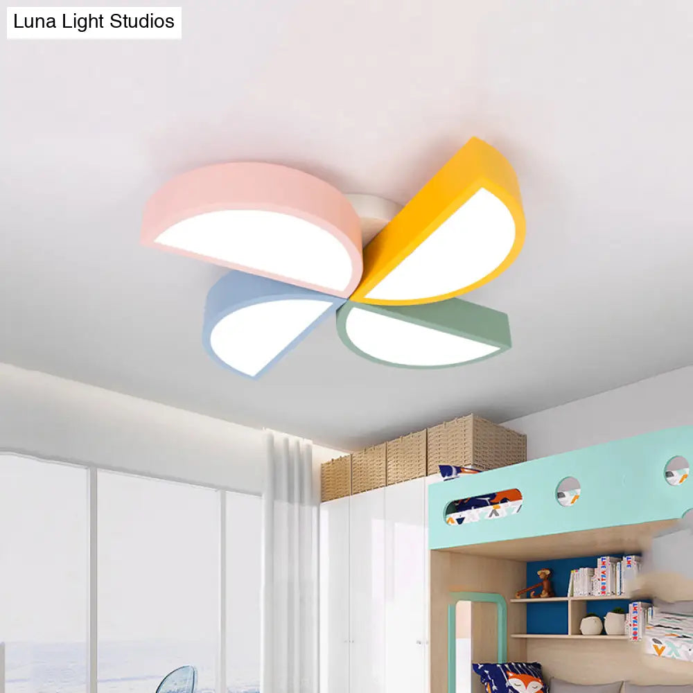 Lámpara de techo LED contemporánea DecorBites™ de acrílico blanco para dormitorio infantil