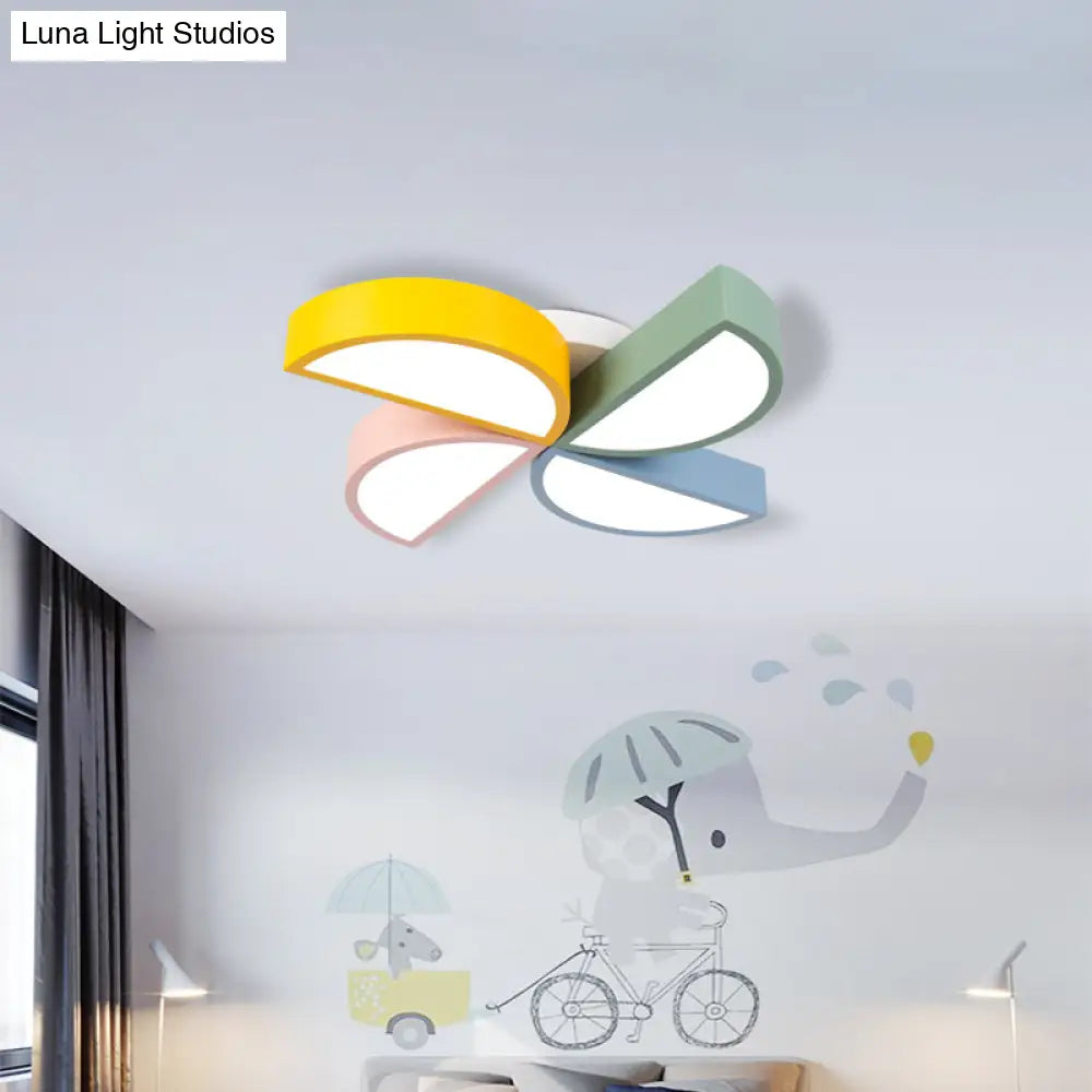Lámpara de techo LED contemporánea DecorBites™ de acrílico blanco para dormitorio infantil