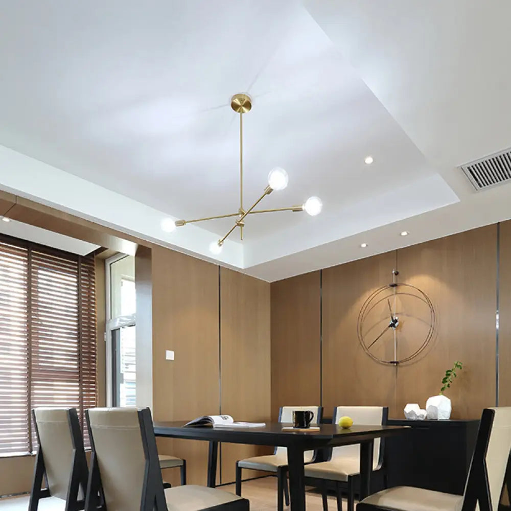 Lámpara de araña dorada ajustable contemporánea con pantalla de globo de cristal transparente - Iluminación colgante de 4 bombillas