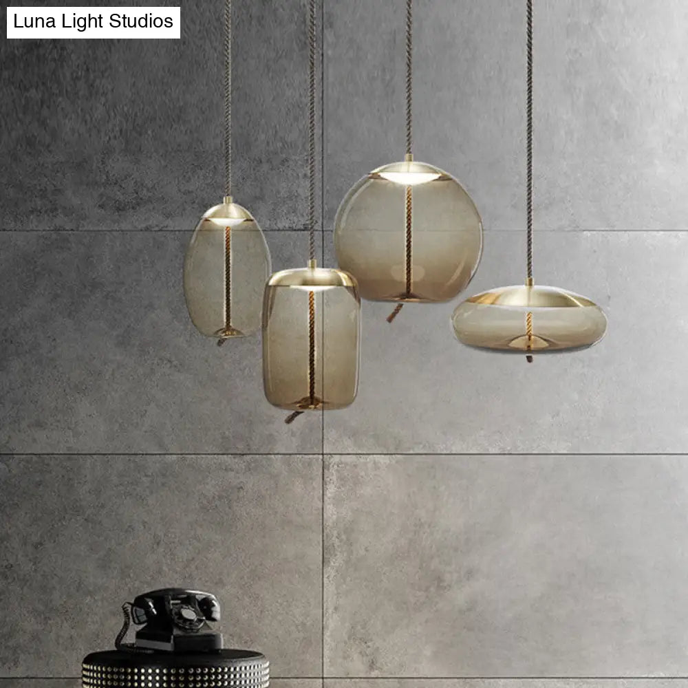 Lámpara colgante contemporánea de cristal ámbar: elegante luminaria colgante para el comedor