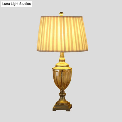 Contemporary Barrel-Shaped Fabric Task Lamp with Gold Finish - Ideal for Studying and Reading