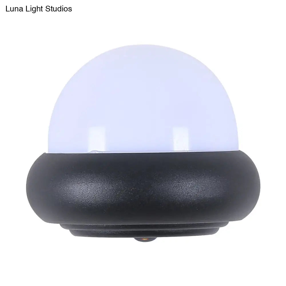 Aplique de pared contemporáneo DecorBites™ negro con media luz para patio - Bola de plástico