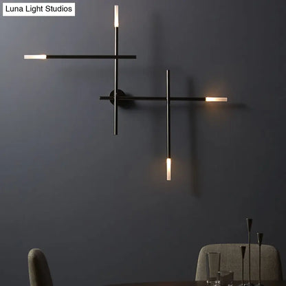 Aplique de pared DecorBites™ contemporáneo negro/dorado metálico con líneas cruzadas LED
