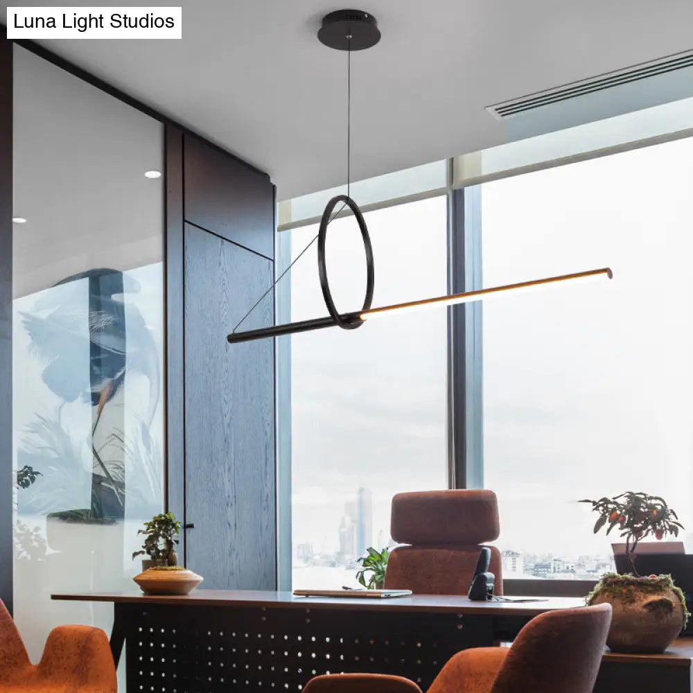 Lámpara de techo LED contemporánea DecorBites™ negra con anillo metálico y diseño lineal tipo isla para comedor