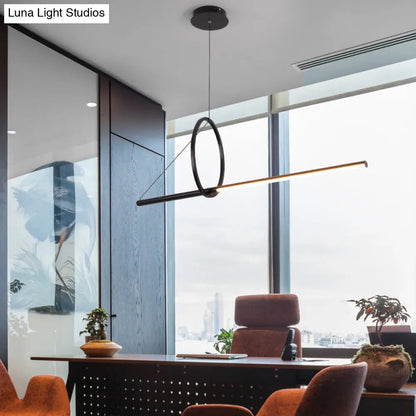 Lámpara de techo LED contemporánea DecorBites™ negra con anillo metálico y diseño lineal tipo isla para comedor