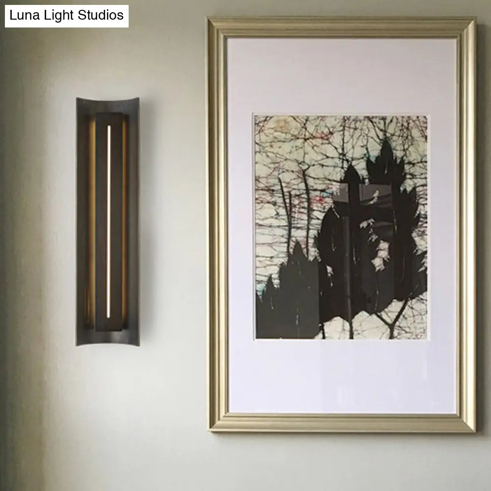 Aplique de pared LED contemporáneo DecorBites™ negro para dormitorio con pantalla metálica curva - 1 bombilla