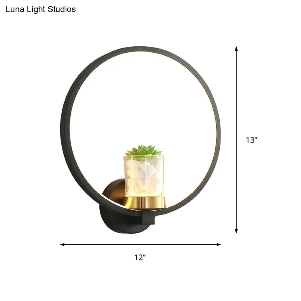 Aplique de pared DecorBites™ de color negro contemporáneo con luz LED cálida y soporte para maceta