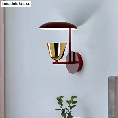 Aplique de pared contemporáneo DecorBites™ negro con pantalla de disco metálico y cuenco de latón - Lámpara de dormitorio