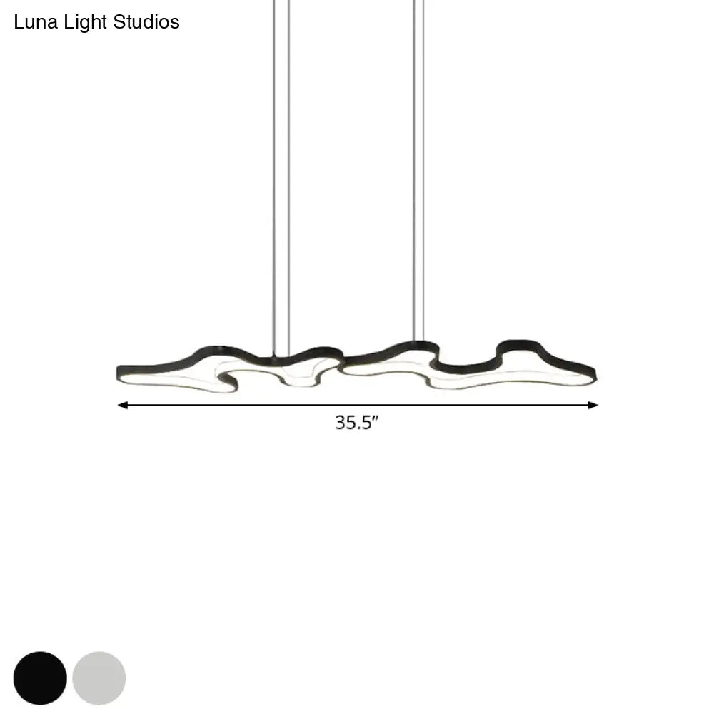 Lámpara colgante LED contemporánea DecorBites™ en blanco y negro con marco metálico que evoca una nube