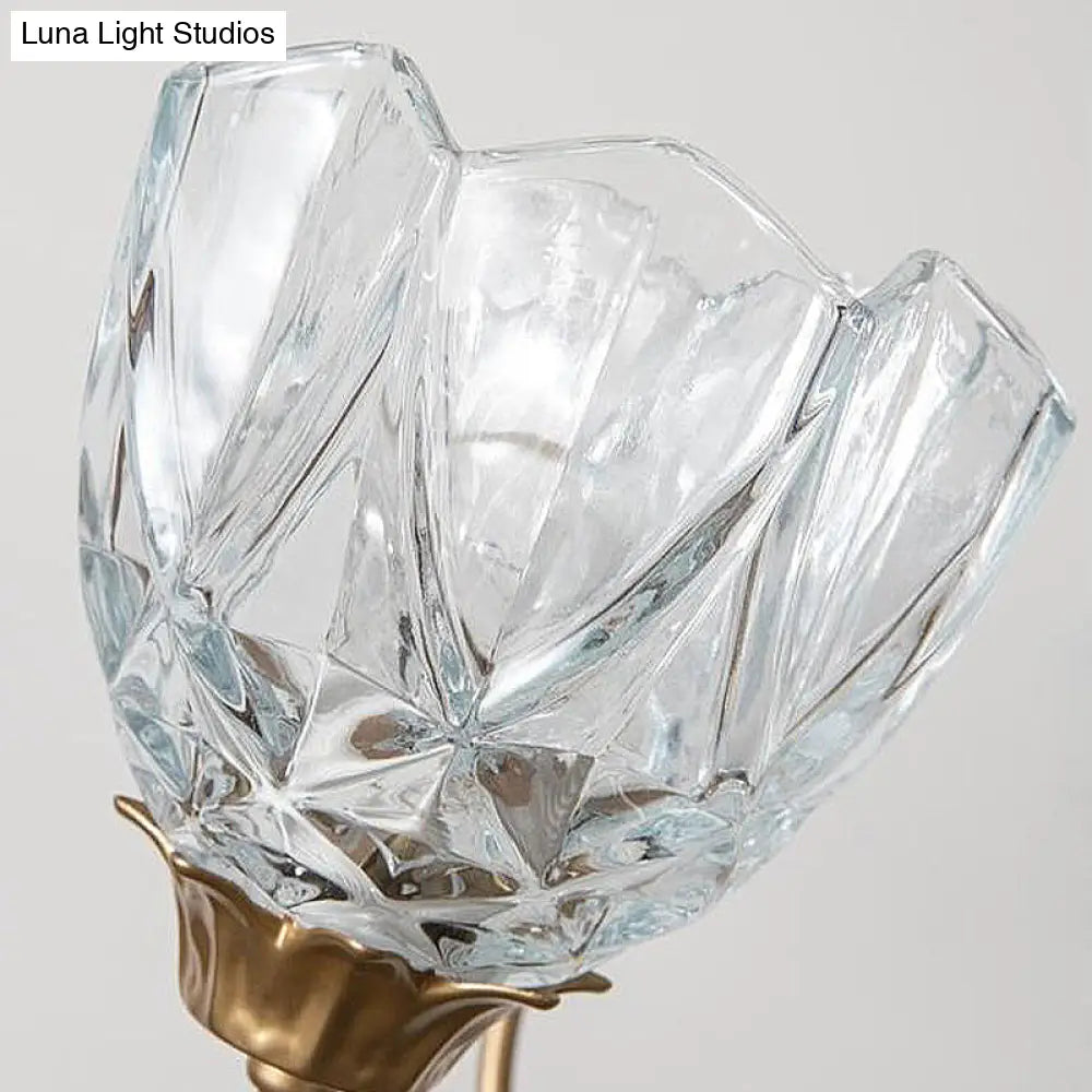 Lámpara de techo colgante contemporánea de latón con forma de cuenco - 6 luces, cristal transparente y brazo metálico curvado