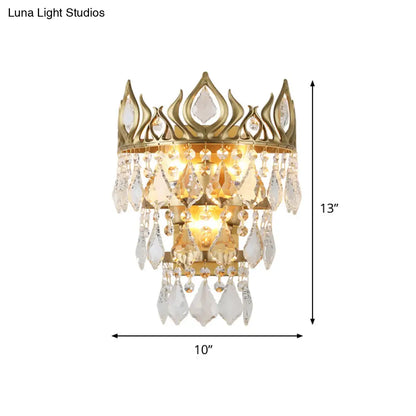 Aplique de pared DecorBites™ de latón contemporáneo con efecto de goteo de cristal - Lámpara de pared con forma de corona (3 bombillas)