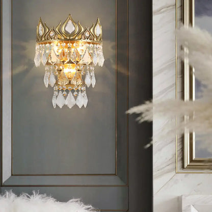 Aplique de pared DecorBites™ de latón contemporáneo con efecto de goteo de cristal - Lámpara de pared con forma de corona (3 bombillas)