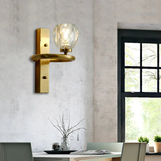 Aplique de pared contemporáneo DecorBites™ de latón con pantalla de cristal Global: iluminación elegante para el comedor