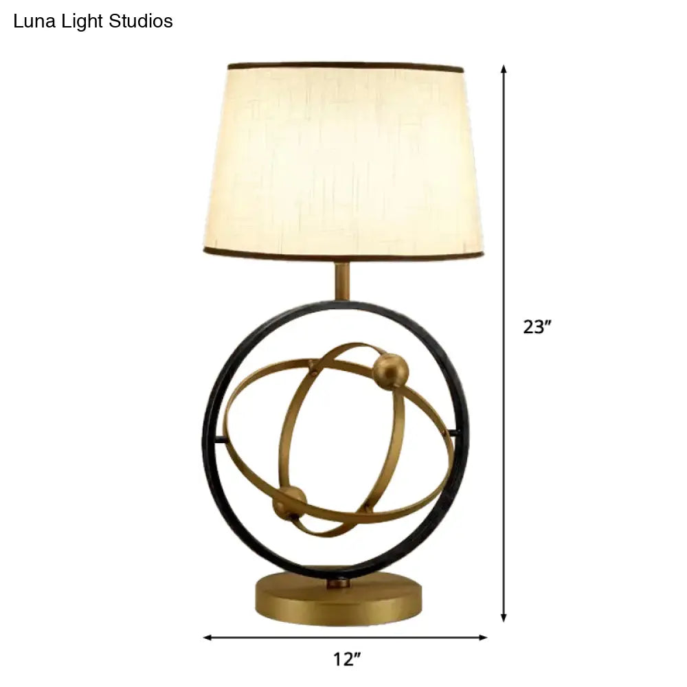 Lámpara de mesa contemporánea de tela color bronce - Luz nocturna de dormitorio de 1 luz con base redonda de metal