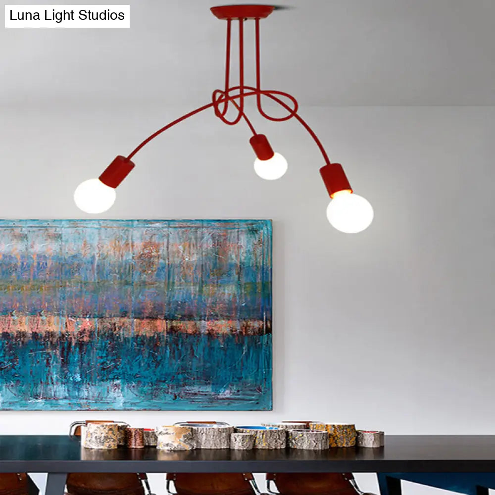 Lámpara de techo contemporánea DecorBites™ para sala de estar: amplia lámpara semiempotrada con elegante brazo metálico en espiral.