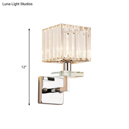 Lámpara de pared DecorBites™ contemporánea cromada con forma de cubo LED y prismas de cristal