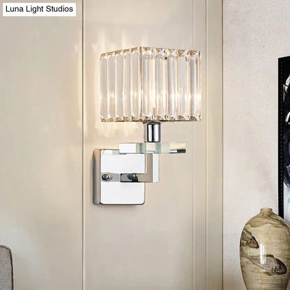Lámpara de pared DecorBites™ contemporánea cromada con forma de cubo LED y prismas de cristal