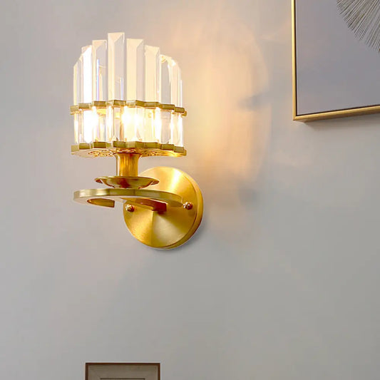 Lámpara de pared DecorBites™ de prisma de cristal transparente contemporáneo con placa posterior de latón - 1 luz