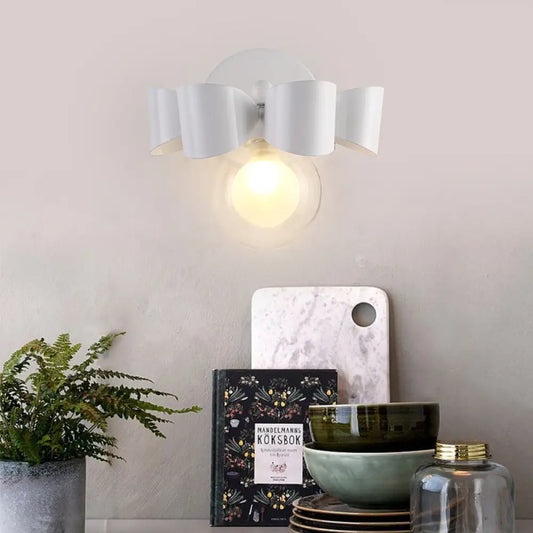 Lámpara de pared redonda de cristal transparente contemporáneo DecorBites™ - Aplique de pared blanco de 1 luz con diseño de arco