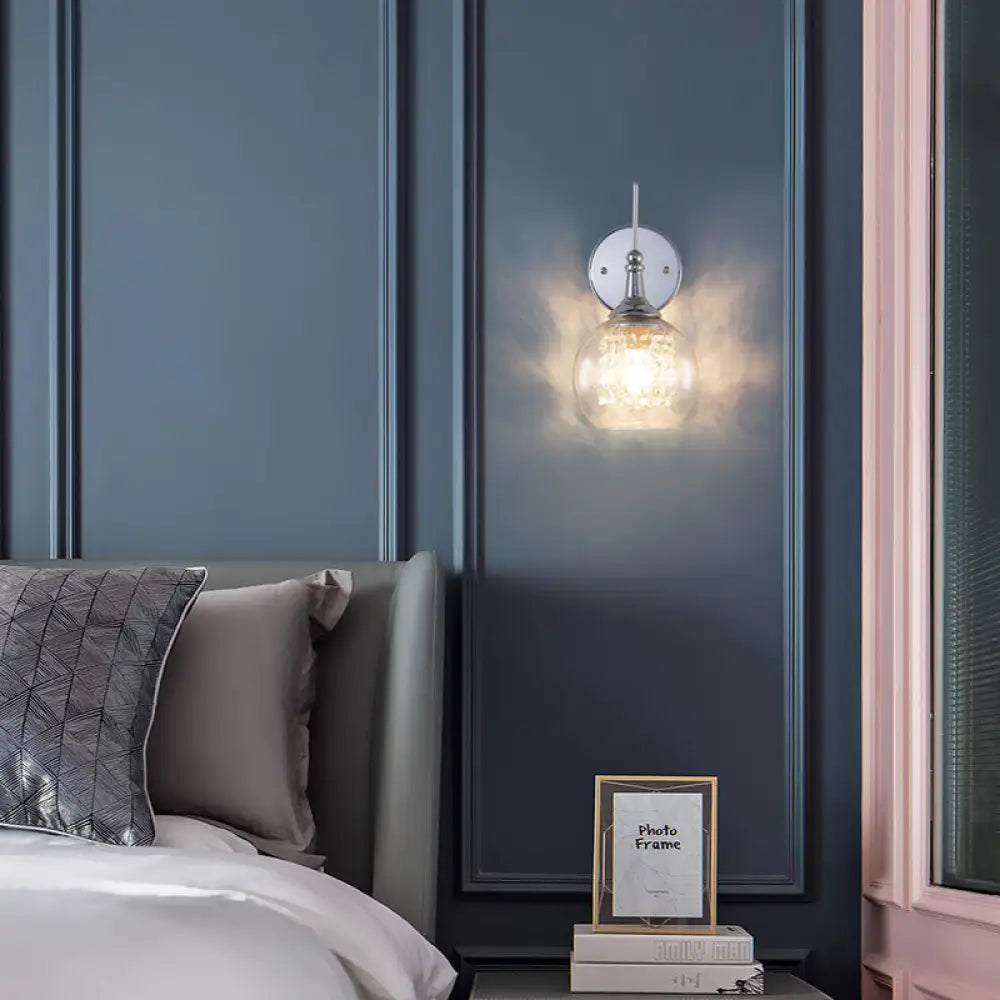 Aplique de pared DecorBites™ contemporáneo de cristal transparente con hebra de cristal interior y acabado cromado