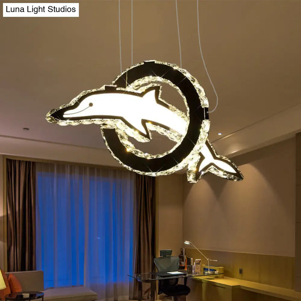 Lámpara de araña contemporánea con forma de delfín y luces LED de cristal: Lámpara colgante cromada en blanco/cálido/natural