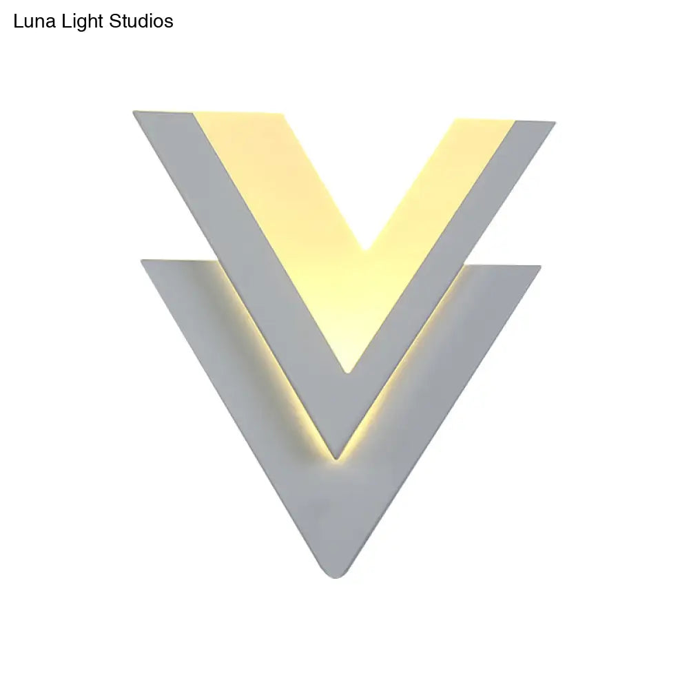 Aplique de pared LED DecorBites™ contemporáneo de doble V en blanco cálido - Iluminación metálica para escaleras