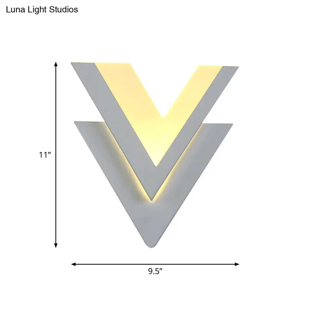 Aplique de pared LED DecorBites™ contemporáneo de doble V en blanco cálido - Iluminación metálica para escaleras