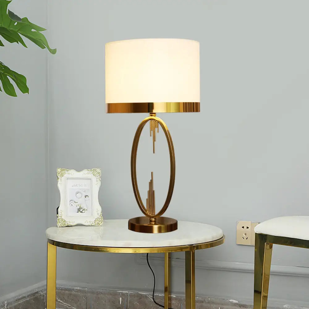 Lámpara de mesa cilíndrica contemporánea de tela con un cabezal - Lámpara de mesilla de noche blanca (12"/16" de ancho)