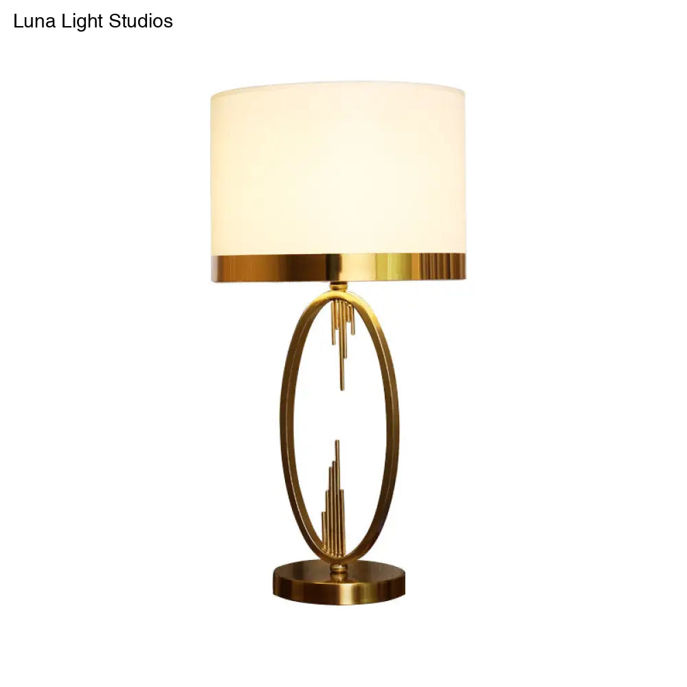 Lámpara de mesa cilíndrica contemporánea de tela con un cabezal - Lámpara de mesilla de noche blanca (12"/16" de ancho)