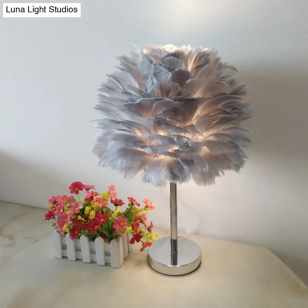 Lámpara de mesa de noche contemporánea con forma de pluma - Lámpara de noche tipo globo en blanco/gris/rosa"