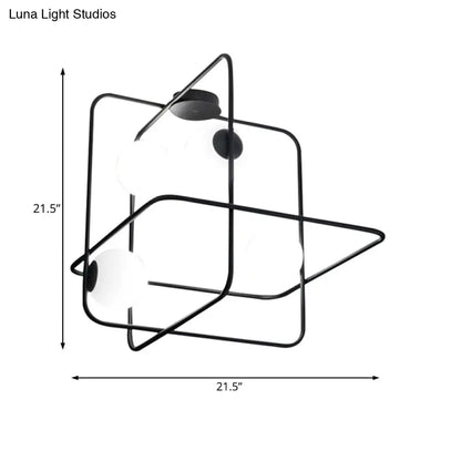 Lámpara de techo contemporánea DecorBites™ con 4 cabezales, cristal blanco mate, acabado negro/blanco/dorado