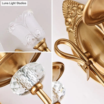 Lámpara de pared DecorBites™ contemporánea con forma de pétalo, de cristal esmerilado y decoración de cristal - Acabado dorado