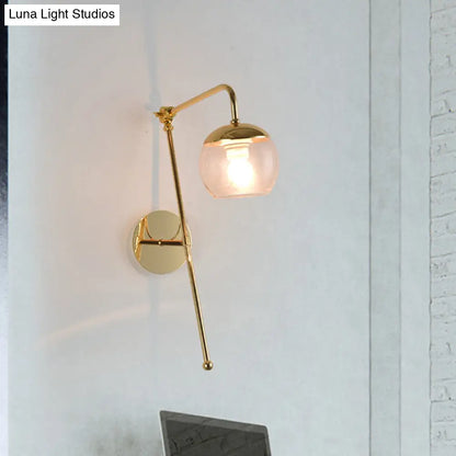 Aplique de pared contemporáneo DecorBites™ de cristal con brazo en acabado latón - Luz para dormitorio de 1 bombilla