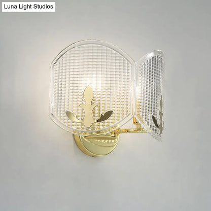 Aplique de pared DecorBites™ de arco dorado contemporáneo con cabezales de celosía de vidrio transparente doble