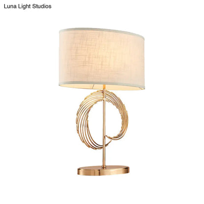 Lámpara de mesa contemporánea dorada estilo tambor - Elegante lámpara de dormitorio