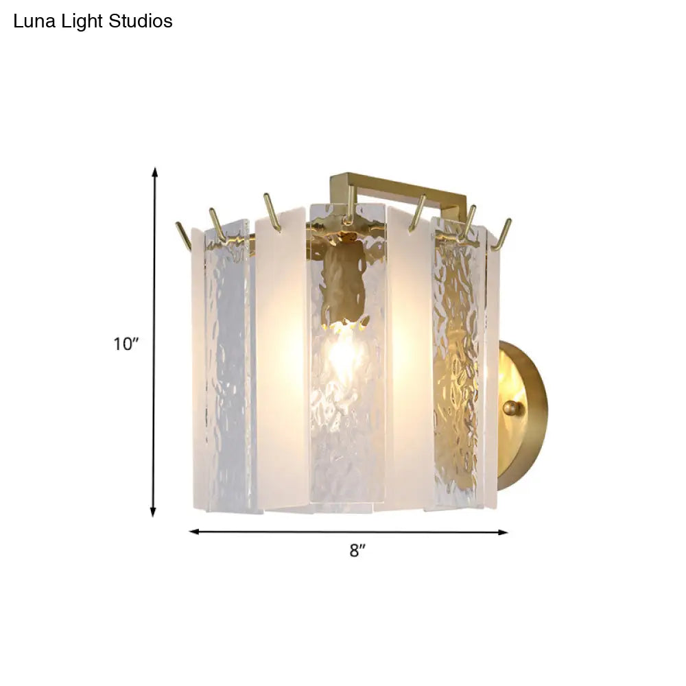 Aplique de pared DecorBites™ contemporáneo dorado con forma de tambor, acabado esmerilado y cristal de agua - 1 luz