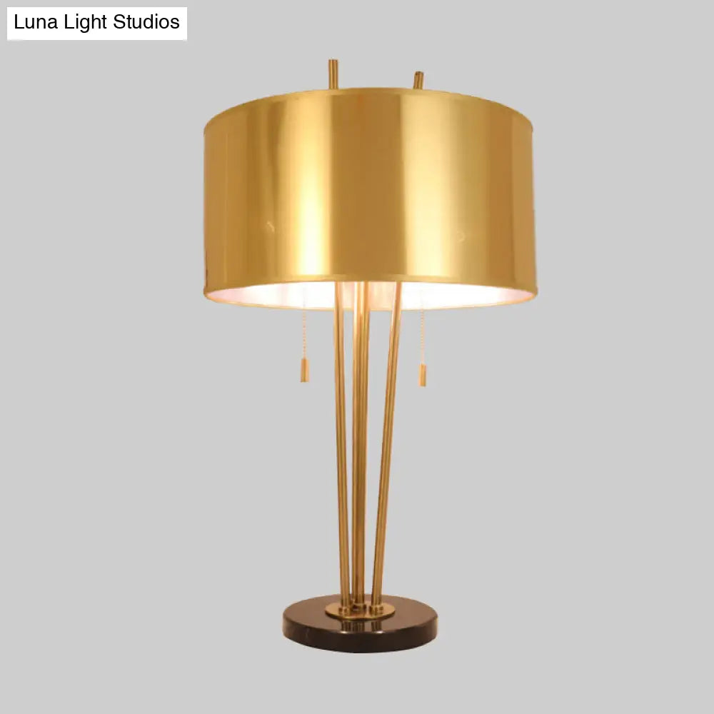 Lámpara de mesilla de noche contemporánea de tela dorada - Pantalla recta, 1 cabezal de iluminación de trabajo