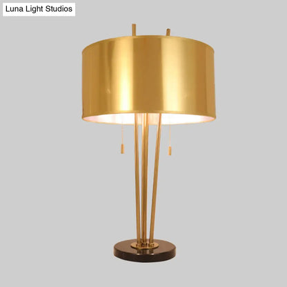 Lámpara de mesilla de noche contemporánea de tela dorada - Pantalla recta, 1 cabezal de iluminación de trabajo
