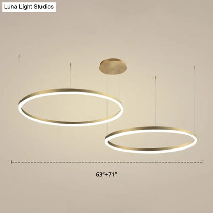 Lámpara colgante de araña contemporánea dorada de 2 capas con LED y anillo metálico