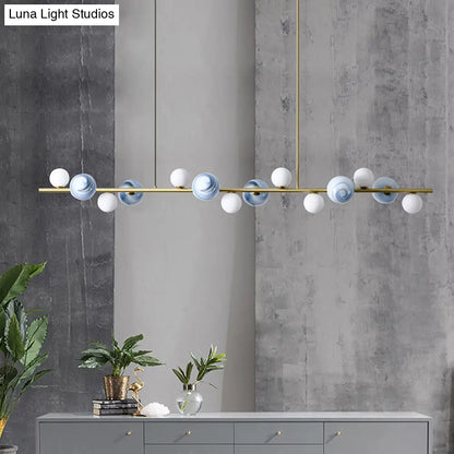 Lámpara colgante DecorBites™ contemporánea de metal dorado con esfera de cristal para mesa de comedor