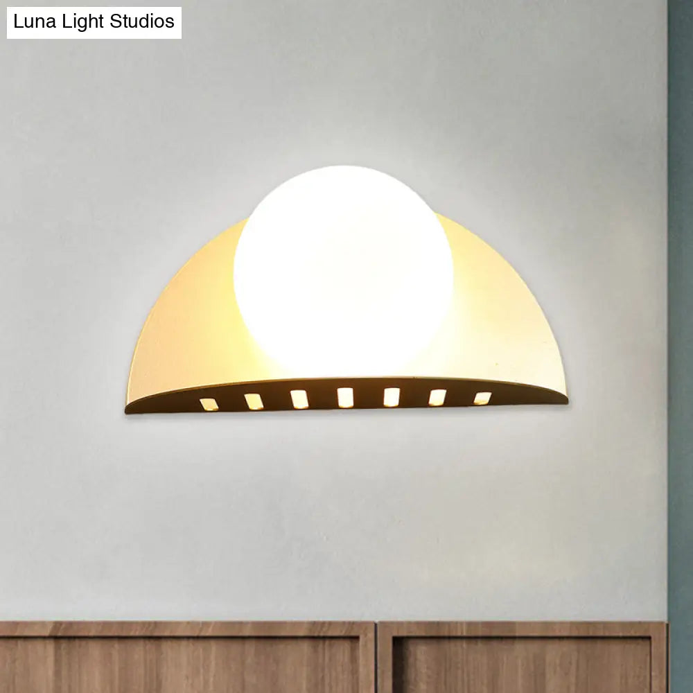 Lámpara de pared esférica de cristal opalino dorado contemporáneo DecorBites™ con soporte de pared - Bombilla individual