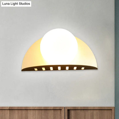 Lámpara de pared esférica de cristal opalino dorado contemporáneo DecorBites™ con soporte de pared - Bombilla individual