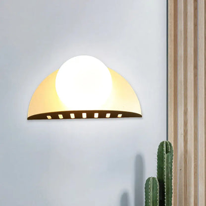 Lámpara de pared esférica de cristal opalino dorado contemporáneo DecorBites™ con soporte de pared - Bombilla individual