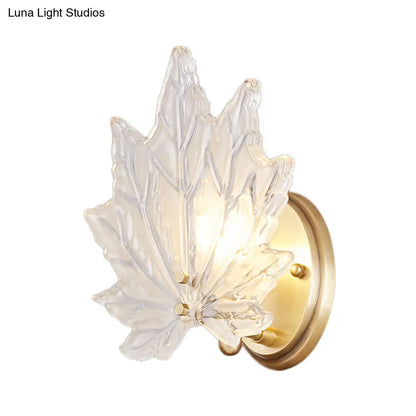 Aplique de pared contemporáneo DecorBites™ dorado: Lámpara de pared para dormitorio con forma de hoja de arce y cristal transparente, 1 cabezal